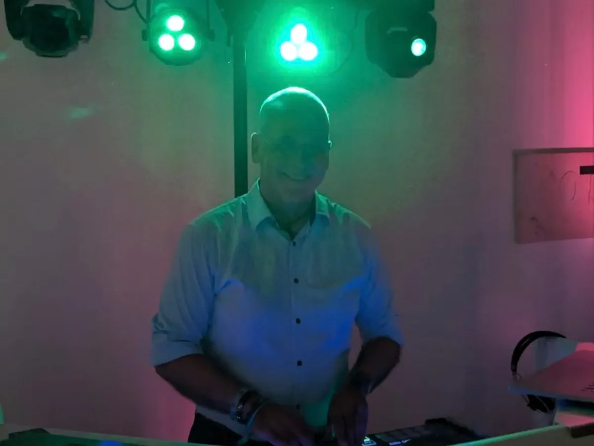 DJ Olaf Simanski - Prisma-Phonothek – Musikwünsche
