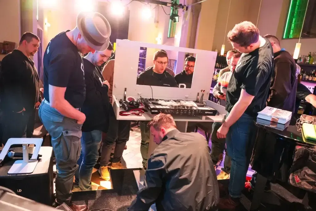 staunende DJs beim Berufsverband DJ ALLIANZ e.V. 
