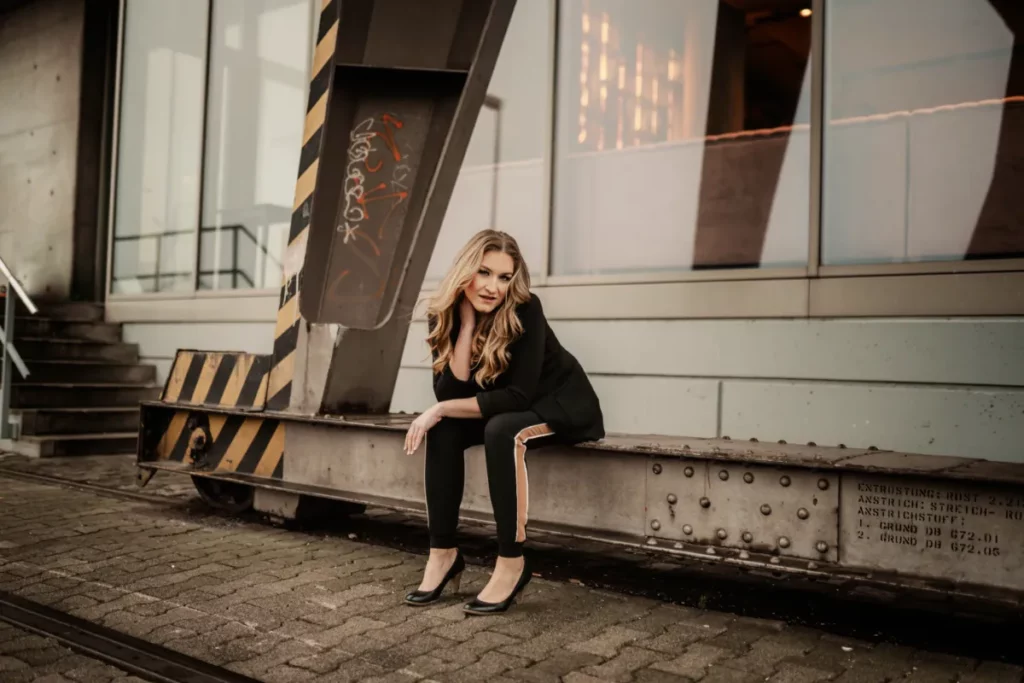 Yasmin Hutchins und Big City Nights