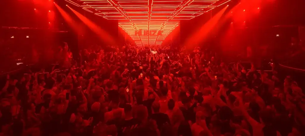 DJ Mag hat gewählt. Zwei deutsche Clubs dabei, Hï Ibiza erneut auf Platz 1.